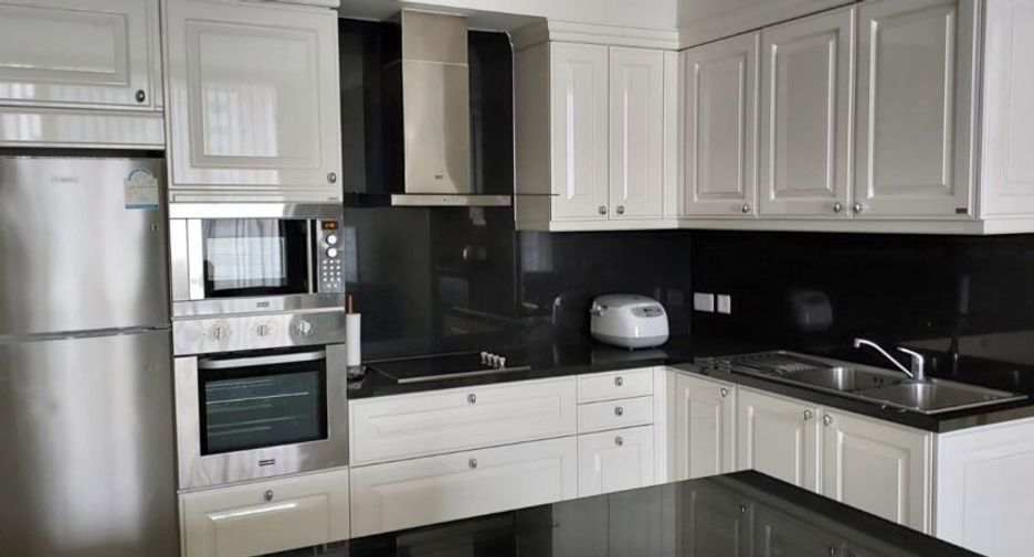 For rent 3 bedrooms condo in Watthana, Bangkok