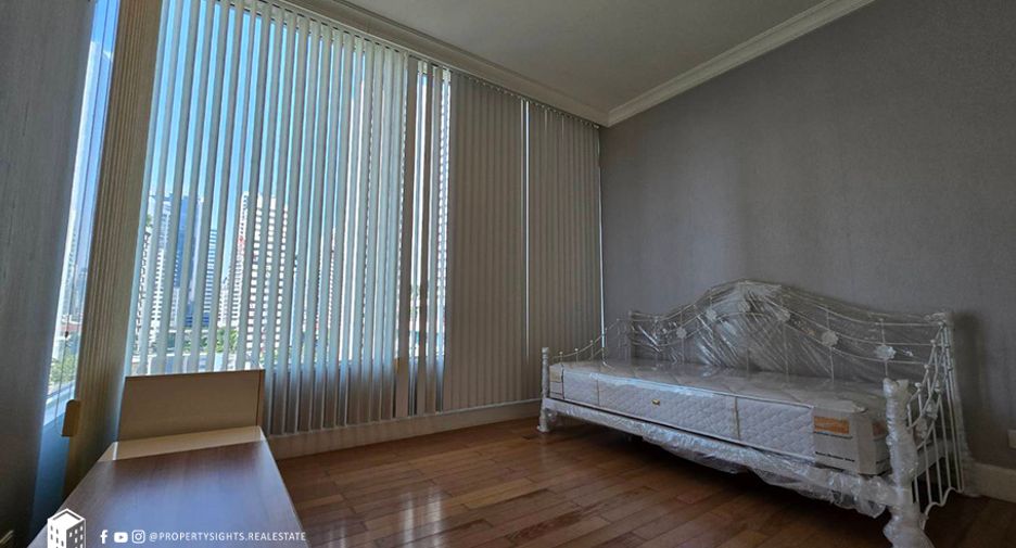 For rent 3 bedrooms condo in Watthana, Bangkok
