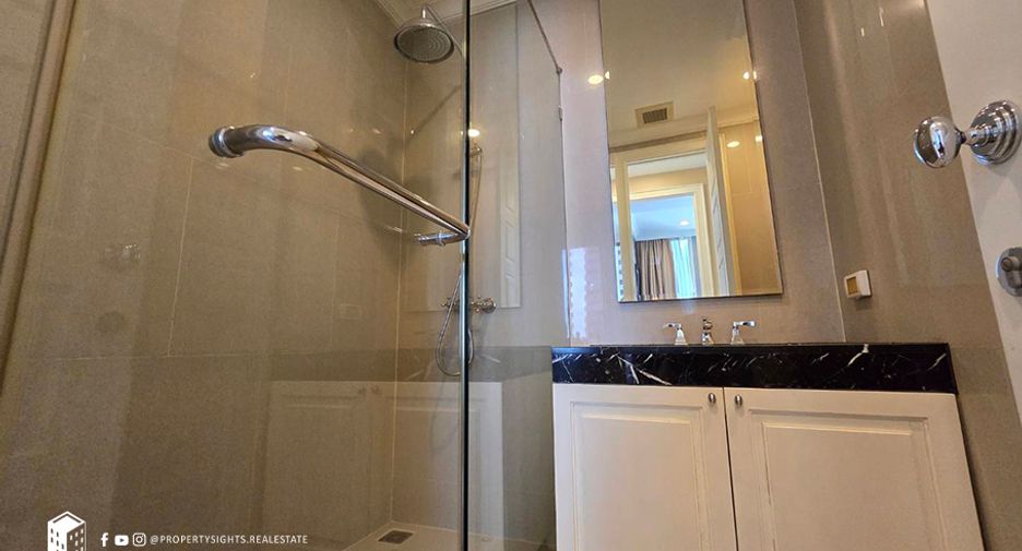 For rent 3 bedrooms condo in Watthana, Bangkok