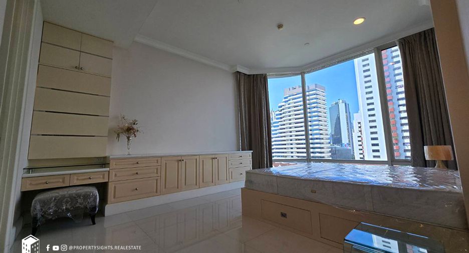 For rent 3 bedrooms condo in Watthana, Bangkok