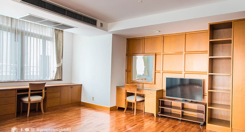 For rent 3 bedrooms condo in Khlong Toei, Bangkok