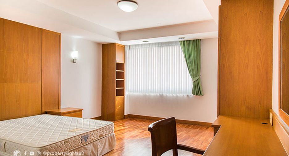 For rent 3 bedrooms condo in Khlong Toei, Bangkok