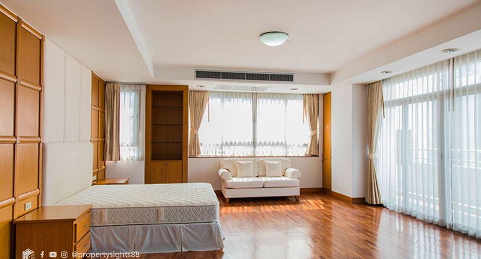 For rent 3 bedrooms condo in Khlong Toei, Bangkok