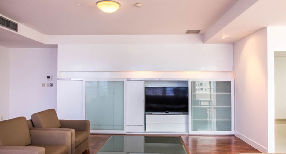For rent 3 bedrooms condo in Khlong Toei, Bangkok
