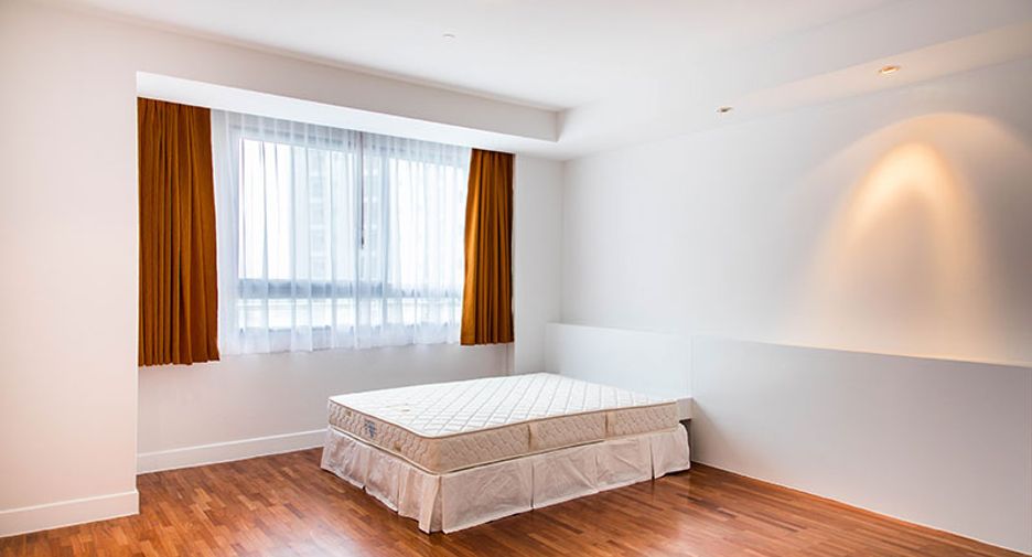 For rent 3 bedrooms condo in Khlong Toei, Bangkok