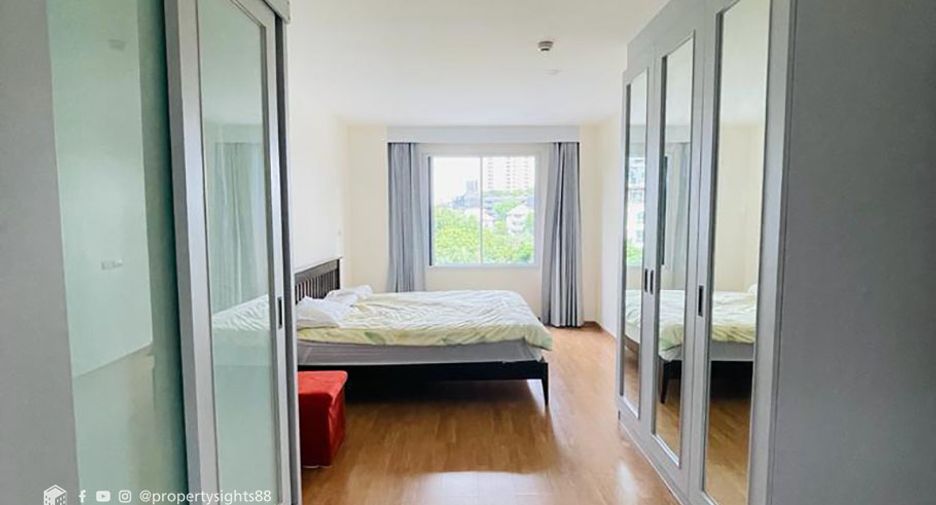 For rent 2 bedrooms condo in Watthana, Bangkok