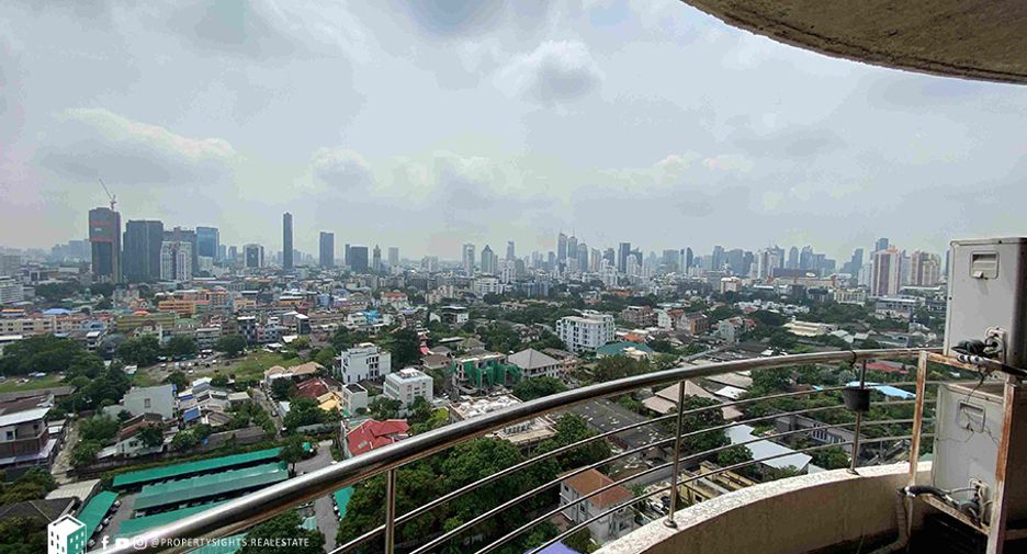 For rent 2 bedrooms condo in Watthana, Bangkok
