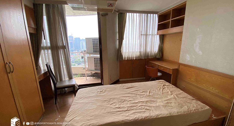 For rent 2 bedrooms condo in Watthana, Bangkok