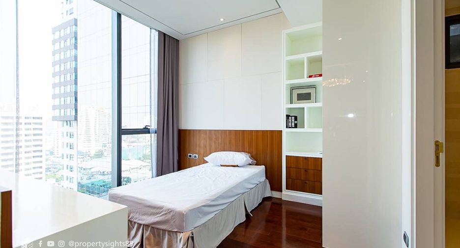 For rent 2 bedrooms condo in Khlong Toei, Bangkok
