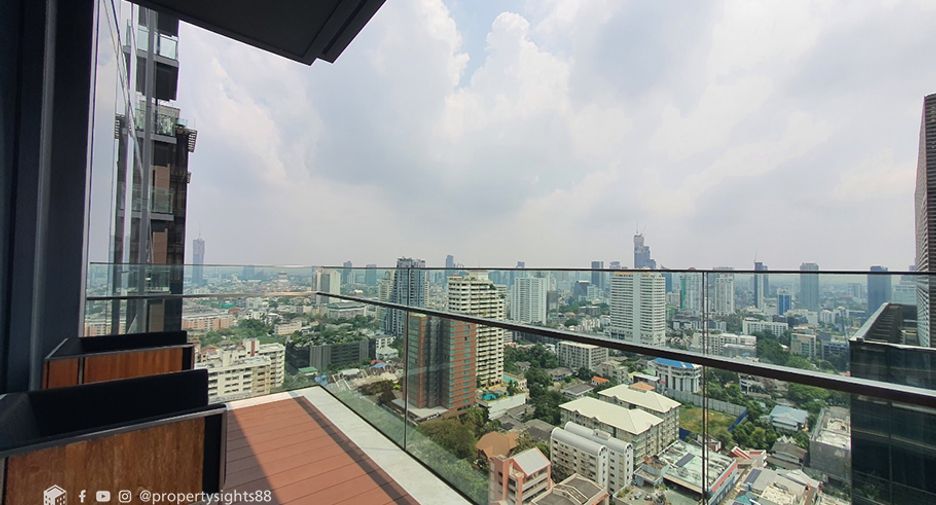 À louer 3 chambres condo à Khlong Toei, Bangkok