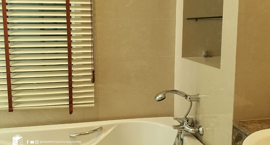 For rent 3 bedrooms condo in Khlong Toei, Bangkok