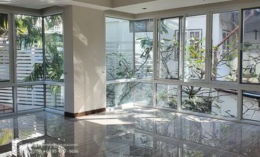 For rent 3 bedrooms condo in Khlong Toei, Bangkok
