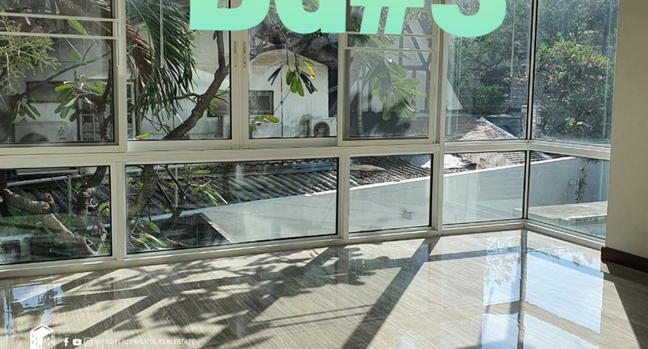 For rent 3 bedrooms condo in Khlong Toei, Bangkok