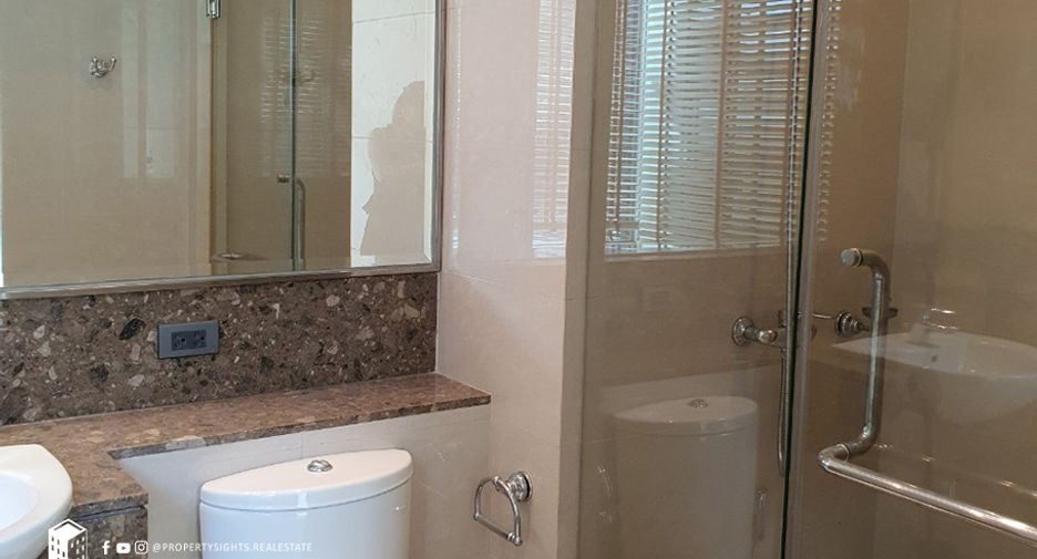 For rent 3 bedrooms condo in Khlong Toei, Bangkok