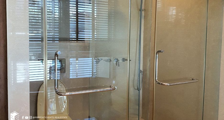 For rent 3 bedrooms condo in Khlong Toei, Bangkok