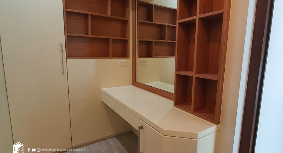 For rent 3 bedrooms condo in Khlong Toei, Bangkok