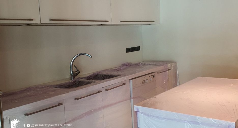 For rent 3 bedrooms condo in Khlong Toei, Bangkok