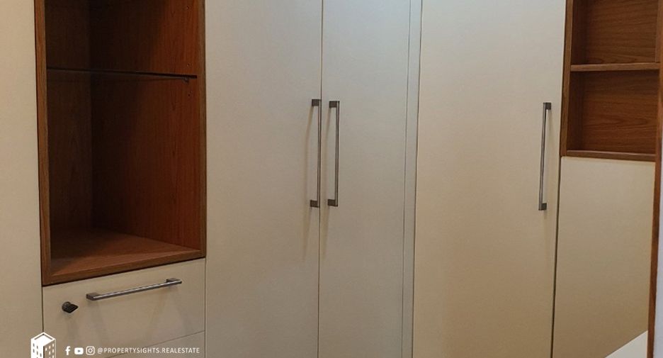 For rent 3 bedrooms condo in Khlong Toei, Bangkok