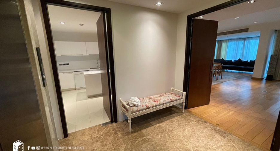 For rent 4 bedrooms condo in Khlong Toei, Bangkok
