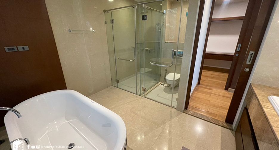 For rent 4 bedrooms condo in Khlong Toei, Bangkok