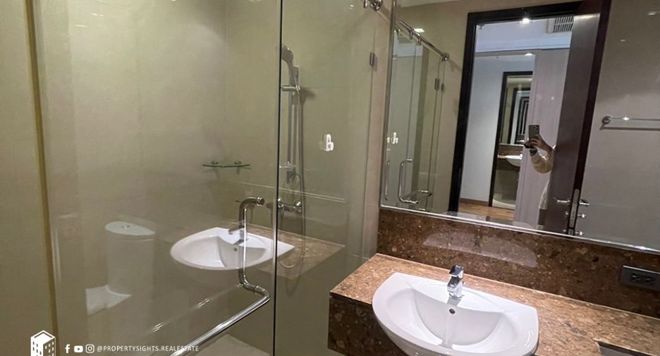 For rent 4 bedrooms condo in Khlong Toei, Bangkok