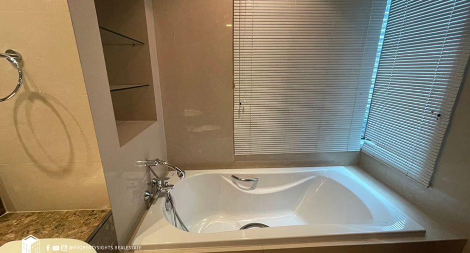 For rent 4 bedrooms condo in Khlong Toei, Bangkok