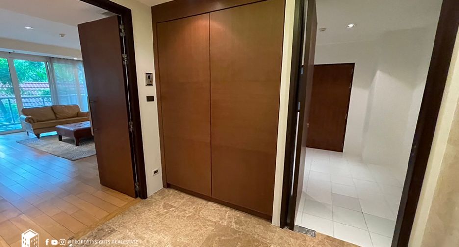For rent 4 bedrooms condo in Khlong Toei, Bangkok