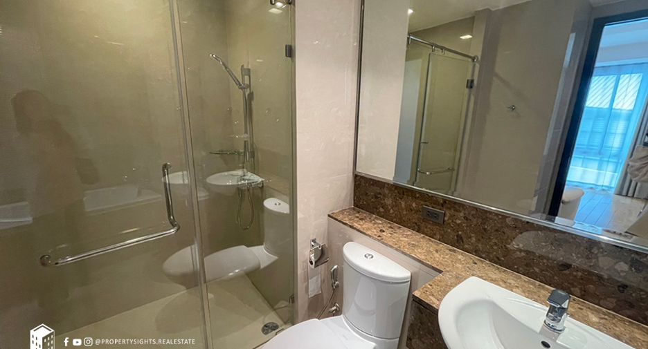 For rent 4 bedrooms condo in Khlong Toei, Bangkok