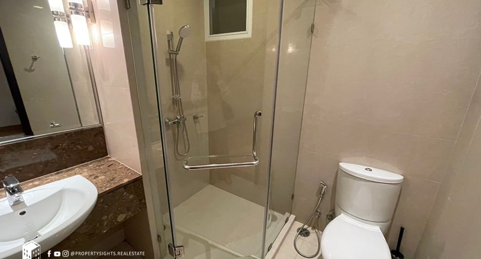 For rent 4 bedrooms condo in Khlong Toei, Bangkok