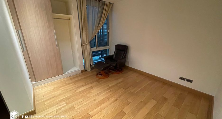 For rent 4 bedrooms condo in Khlong Toei, Bangkok
