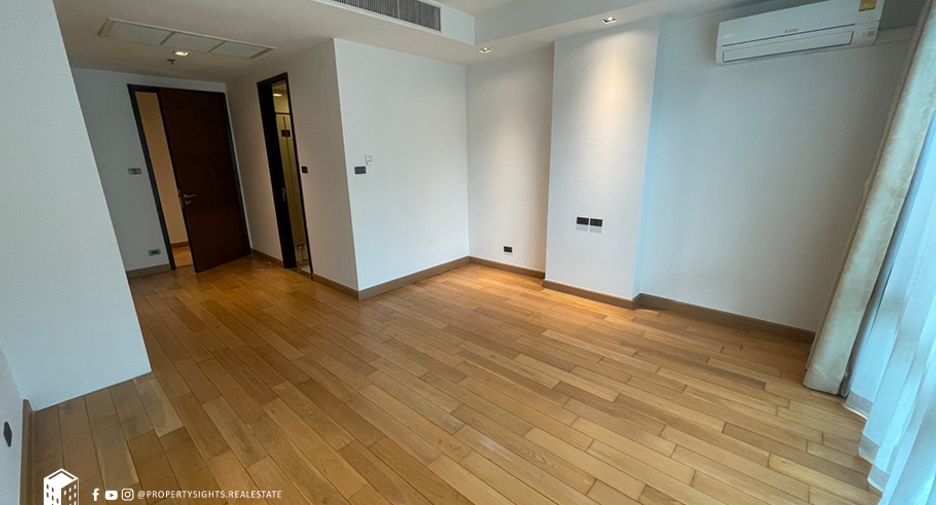 For rent 4 bedrooms condo in Khlong Toei, Bangkok