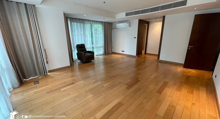 For rent 4 bedrooms condo in Khlong Toei, Bangkok