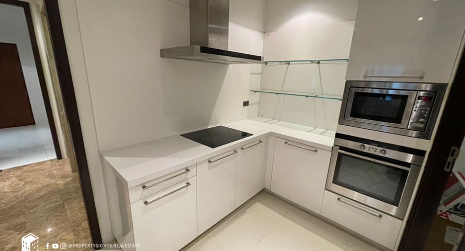 For rent 4 bedrooms condo in Khlong Toei, Bangkok