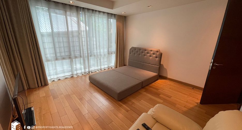 For rent 4 bedrooms condo in Khlong Toei, Bangkok