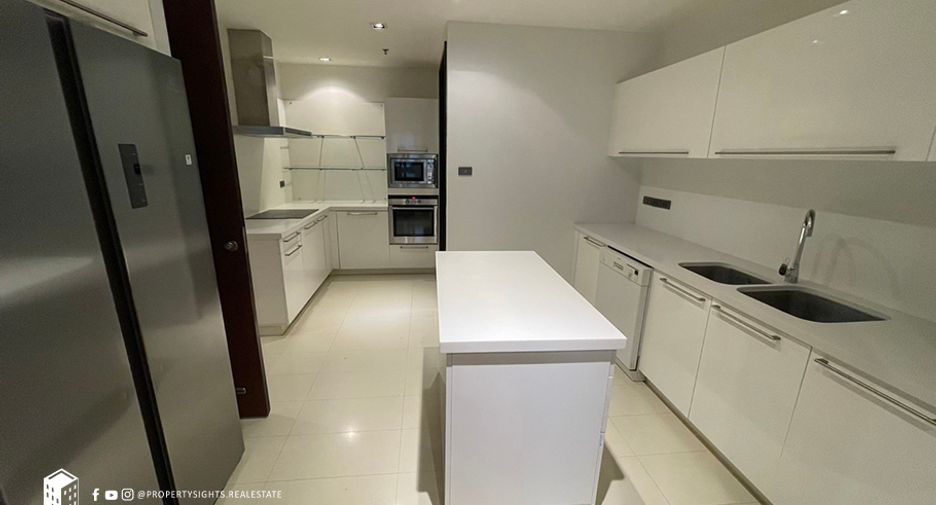 For rent 4 bedrooms condo in Khlong Toei, Bangkok