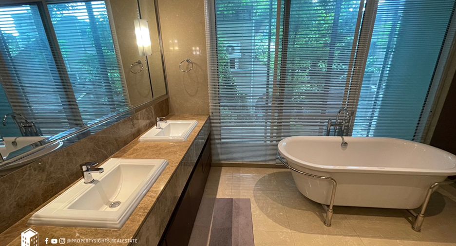 For rent 4 bedrooms condo in Khlong Toei, Bangkok