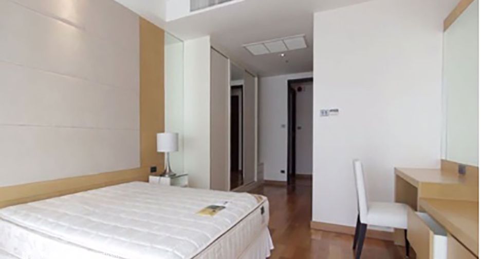 For rent 4 bedrooms condo in Khlong Toei, Bangkok
