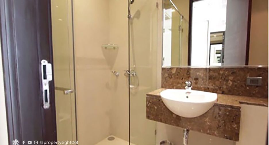 For rent 4 bedrooms condo in Khlong Toei, Bangkok