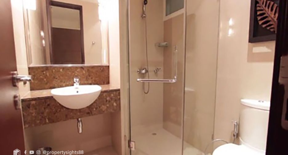 For rent 4 bedrooms condo in Khlong Toei, Bangkok