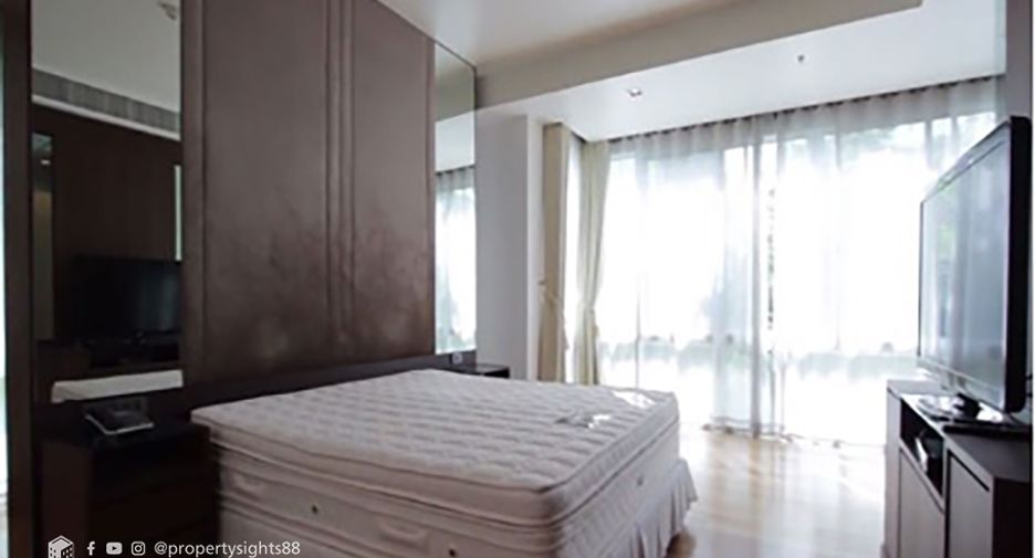 For rent 4 bedrooms condo in Khlong Toei, Bangkok