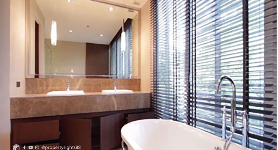 For rent 4 bedrooms condo in Khlong Toei, Bangkok