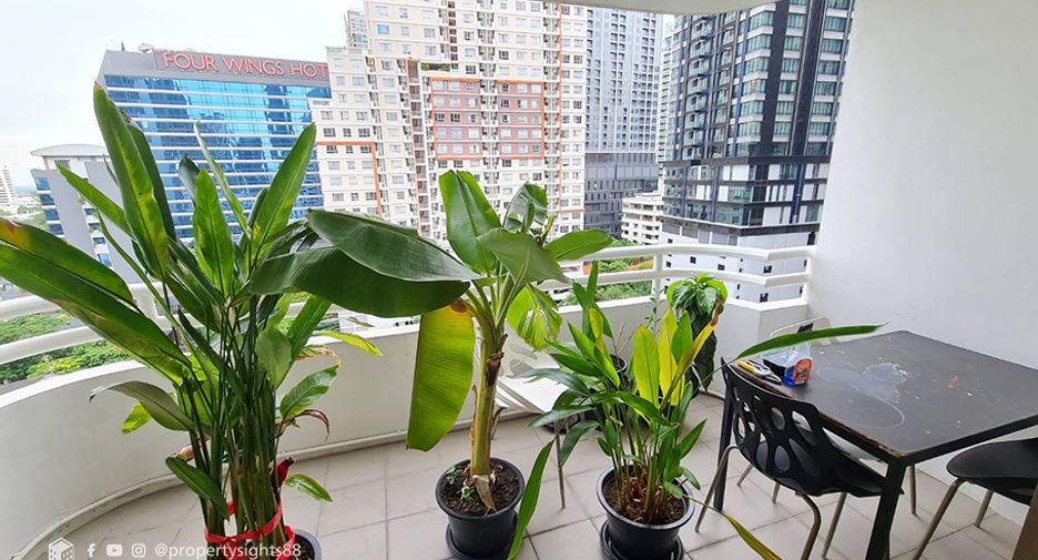 For rent 3 bedrooms condo in Khlong Toei, Bangkok