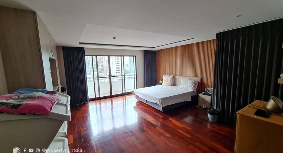For rent 3 bedrooms condo in Khlong Toei, Bangkok