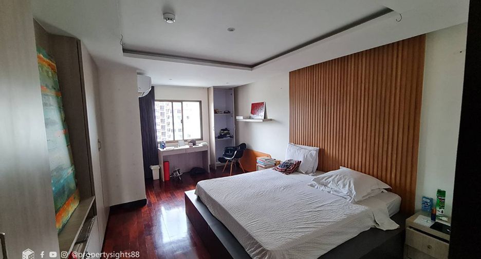 For rent 3 bedrooms condo in Khlong Toei, Bangkok