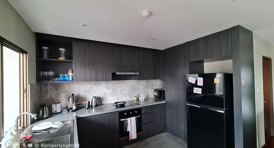For rent 3 bedrooms condo in Khlong Toei, Bangkok