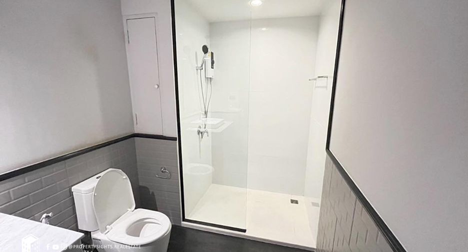 For sale 3 bedrooms condo in Watthana, Bangkok