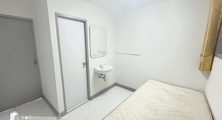 For sale 3 bedrooms condo in Watthana, Bangkok