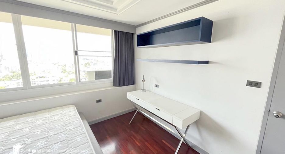 For sale 3 bedrooms condo in Watthana, Bangkok