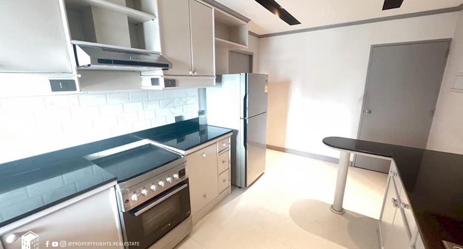 For sale 3 bedrooms condo in Watthana, Bangkok
