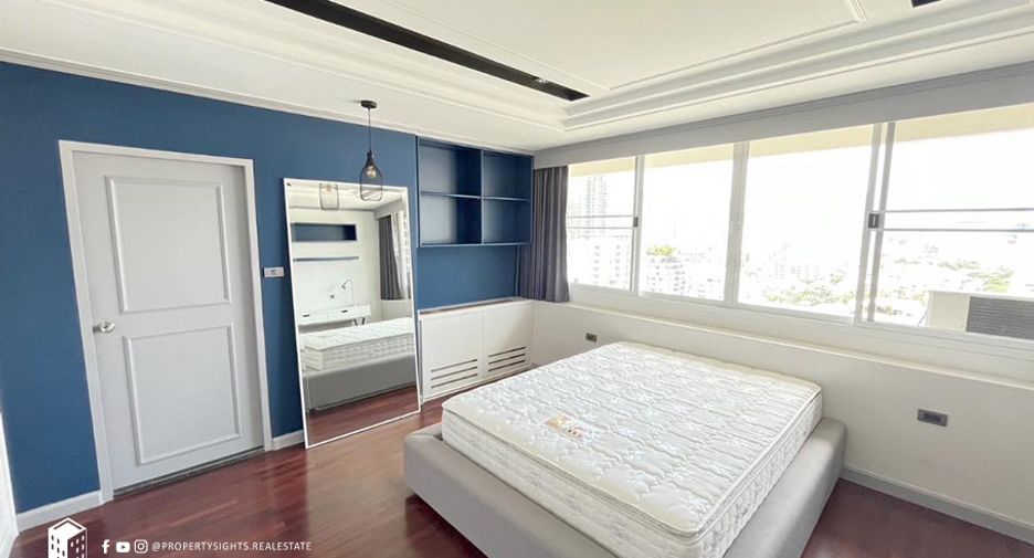 For sale 3 bedrooms condo in Watthana, Bangkok